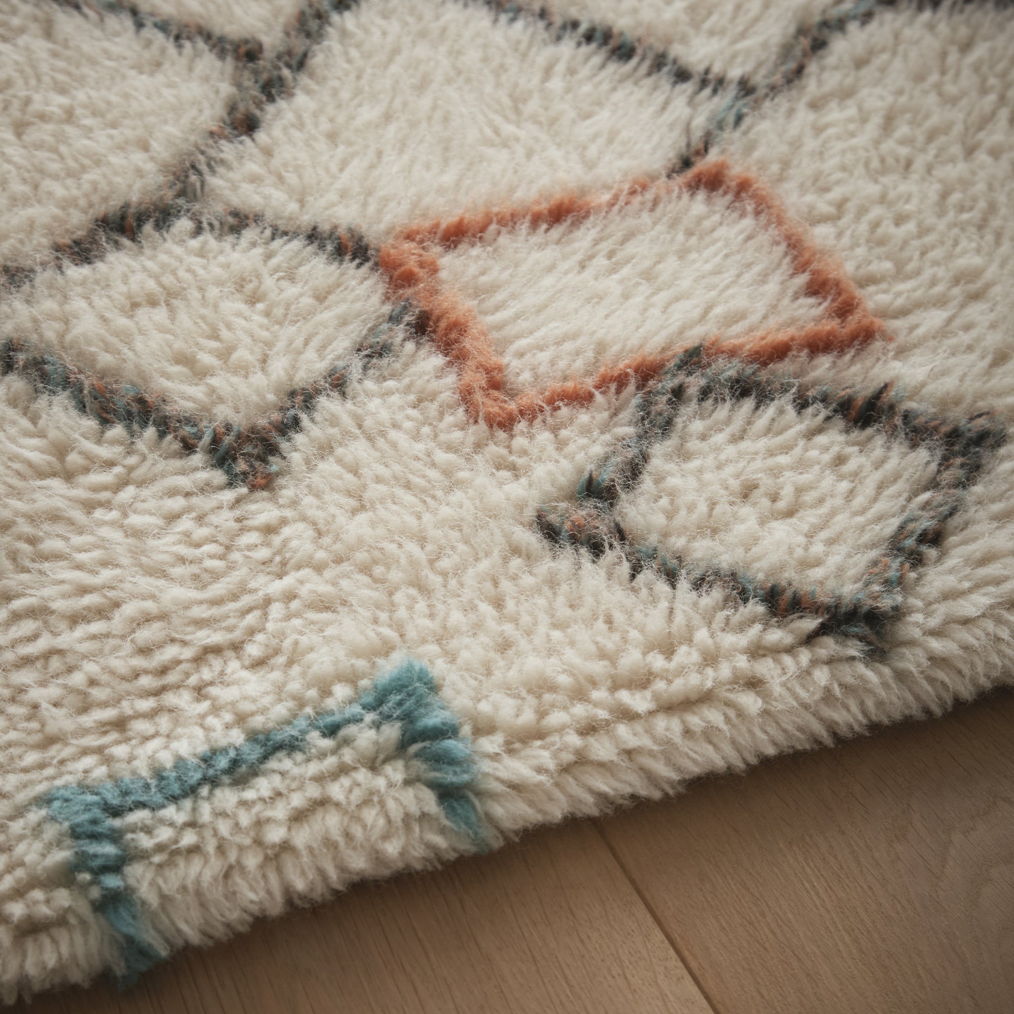 Berber Knotted Chain Rug- 100% wool hand-tufted rug in Ivory with a geometric pattern