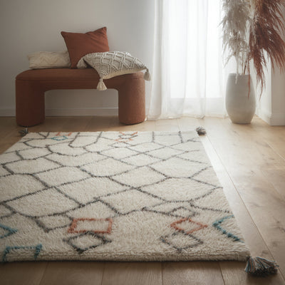 Berber Knotted Chain Rug- 100% wool hand-tufted rug in Ivory with a geometric pattern.