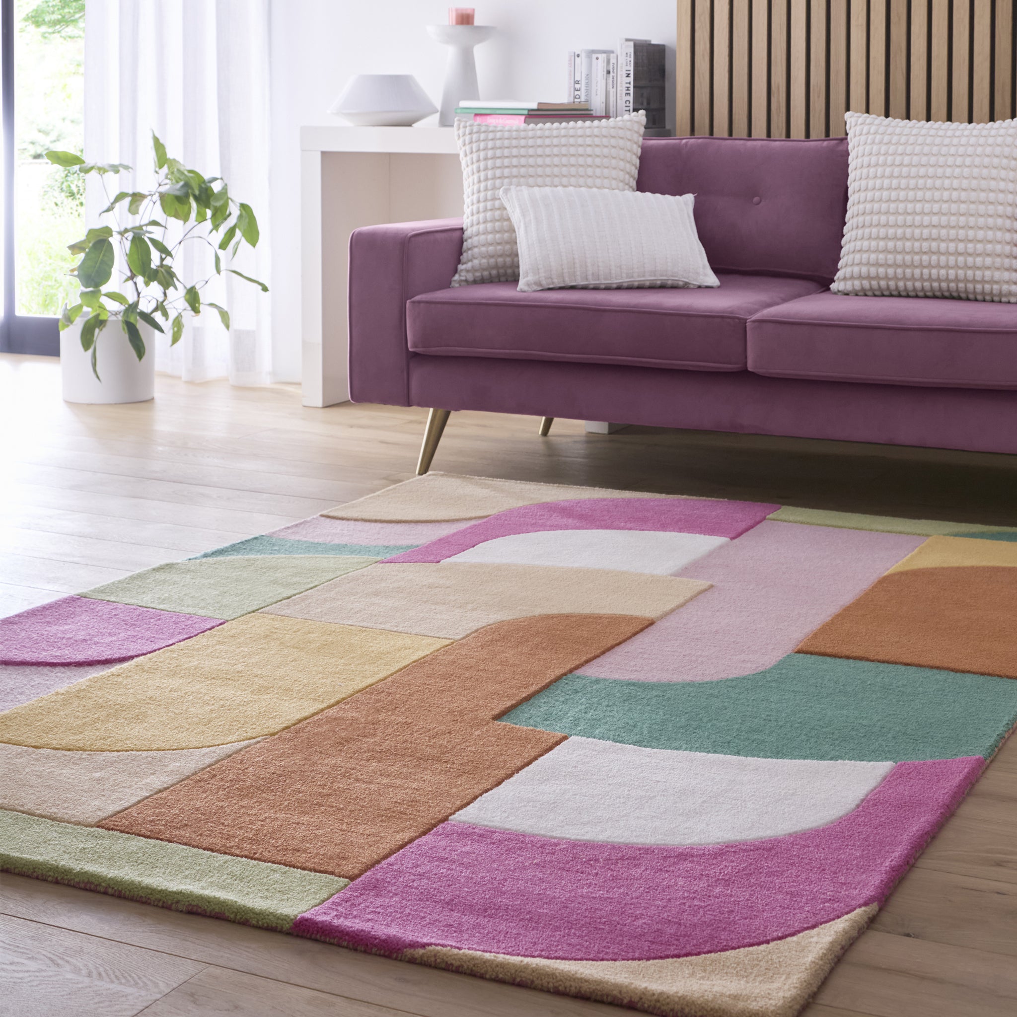Retro deco - 100% wool cut loop pile, hand-tufted rug in pink with a sculptured 3D geometric pattern.