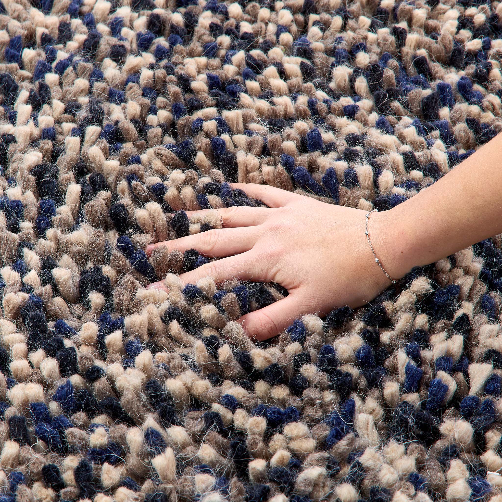 Rocks Shaggy Wool Rug Navy 4