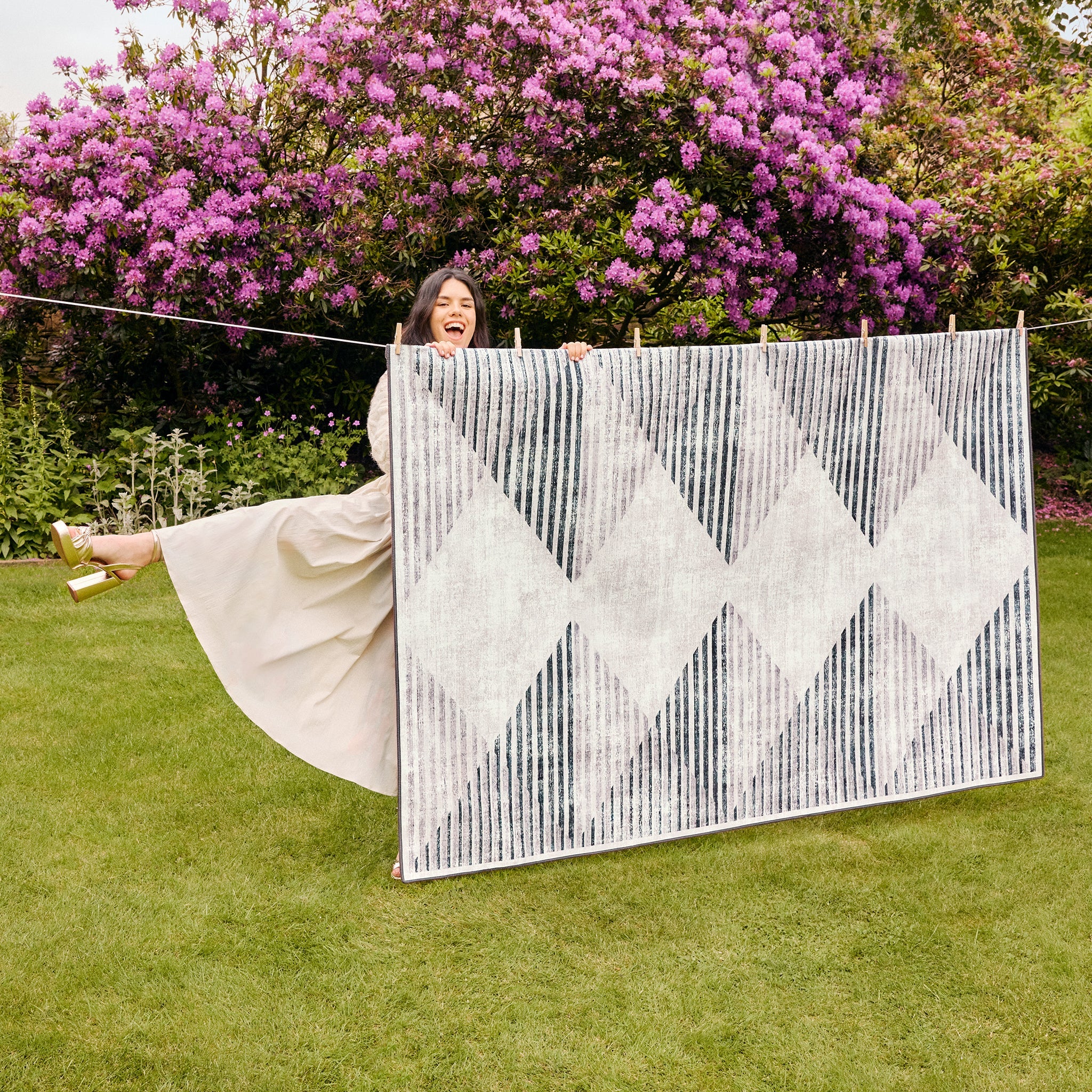 Hug Rug Chevron Charcoal Machine Washable Rug