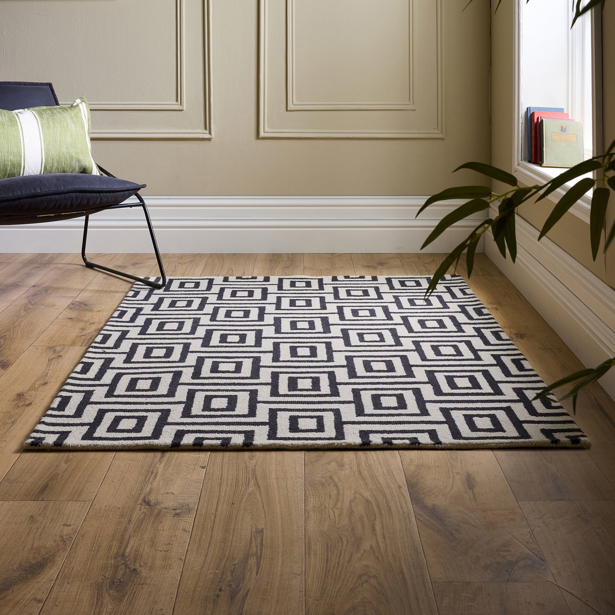 Labyrinth Rug- 100% Wool Loop Pile rug in Black and White with a 3D geometric pattern 3