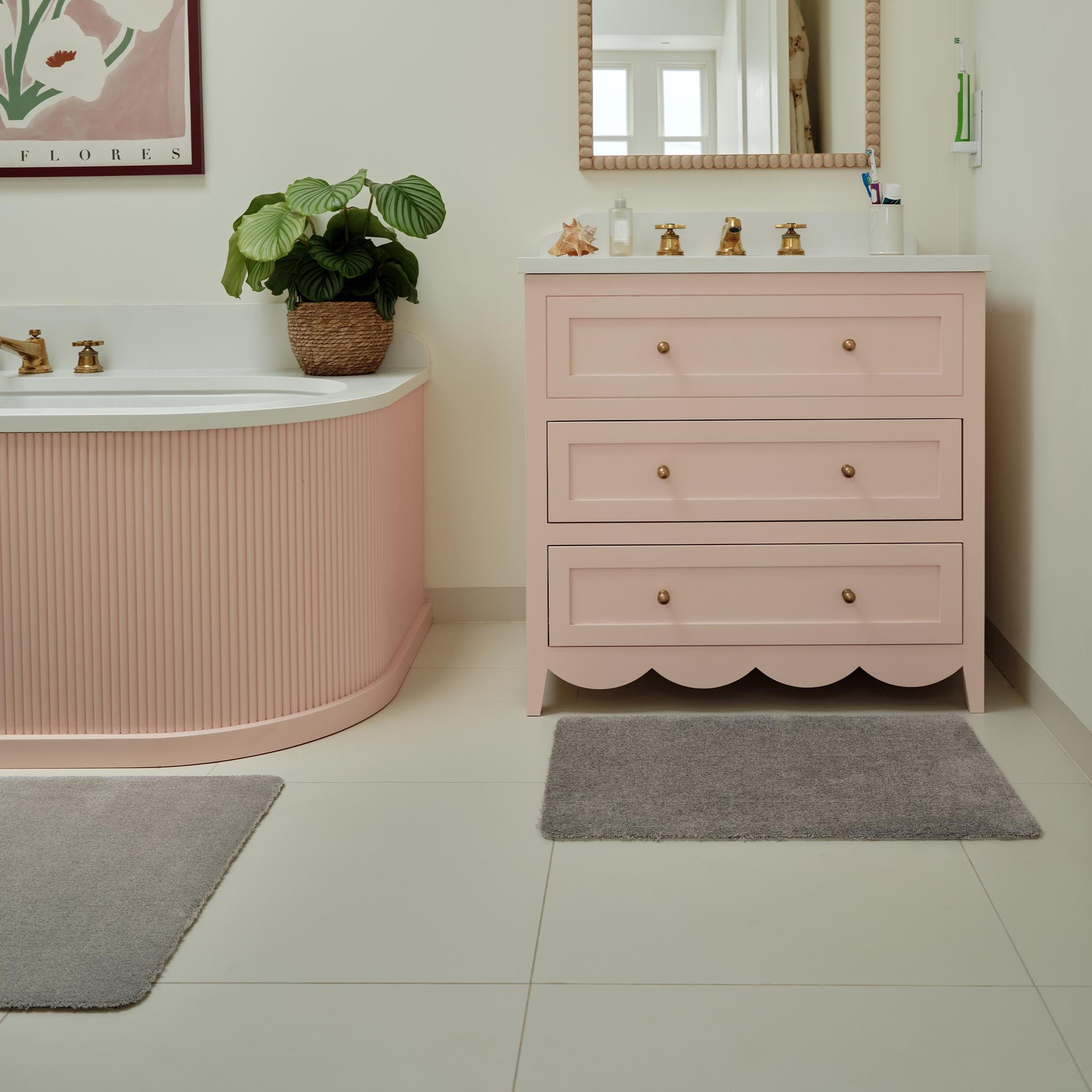 Sense Ghost Grey Bath Mat- 100% recycled material bath mat in a light grey.