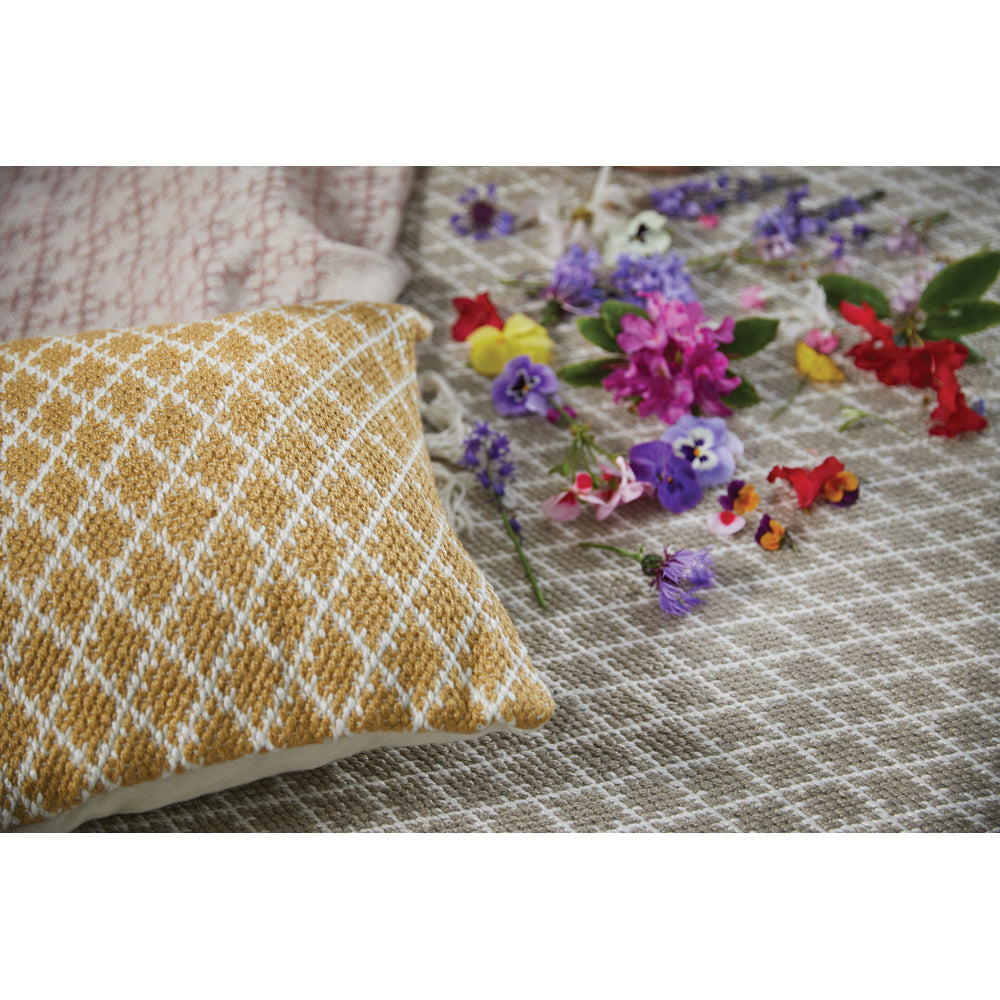 Trellis Cushion Gold 2
